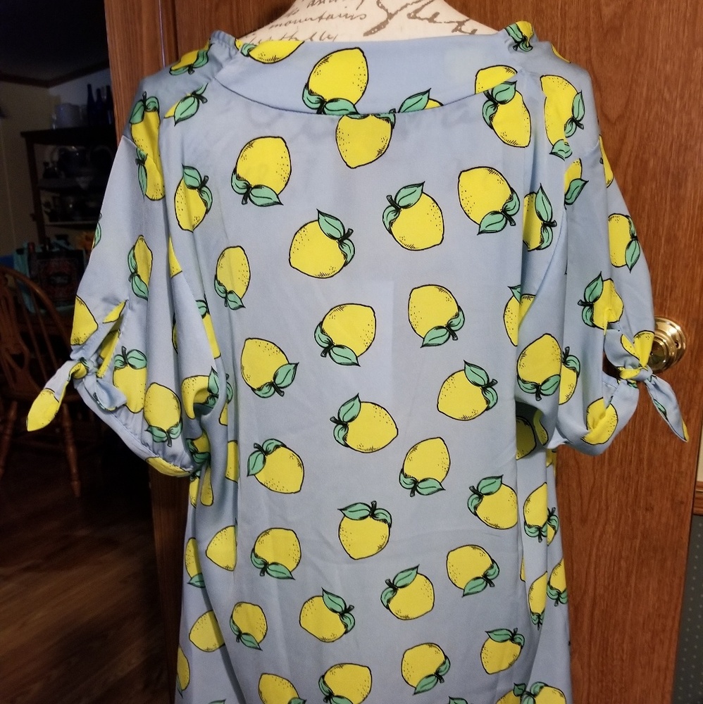 Modcloth lemon design 🍋 top, blouse - Picture 2 of 7